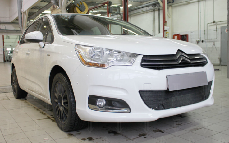Защита радиатора "Standart" Citroen C4 (2010-2015) под парктроник, чёрная купить недорого с доставкой в Томилино